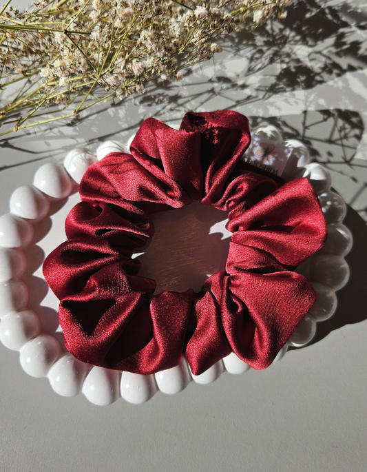 Merlot Mini - Scrunchie de Cetim Vermelho Queimado