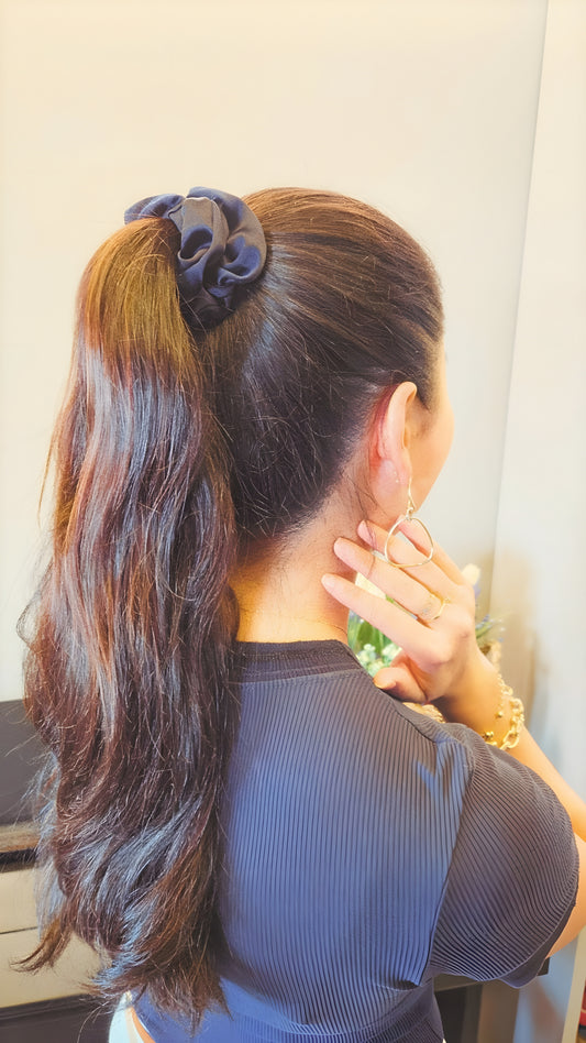 Marino Mini - Scrunchie de Cetim Azul Petróleo