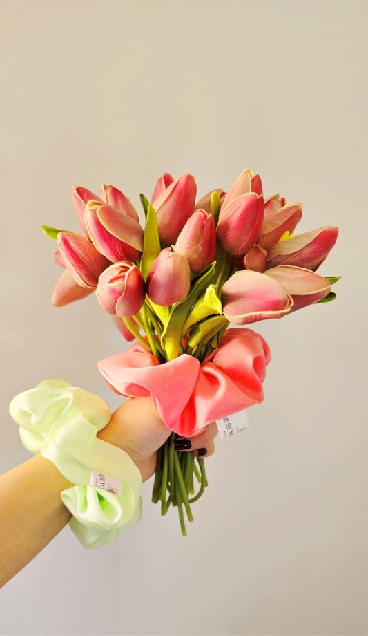 Aura - Scrunchie de Seda Verde Claro