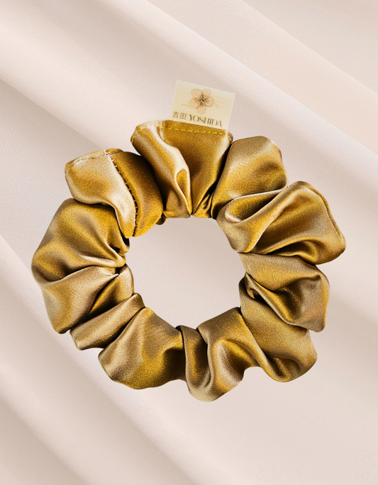 Golden Night Mini - Scrunchie de Cetim Dourado