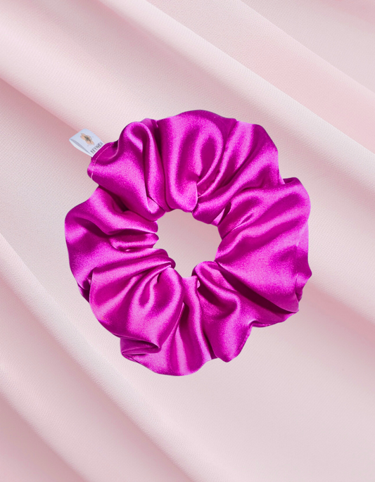 Kit Outubro Rosa - Scrunchie Rosa Pink + Broche + Folder Informativo