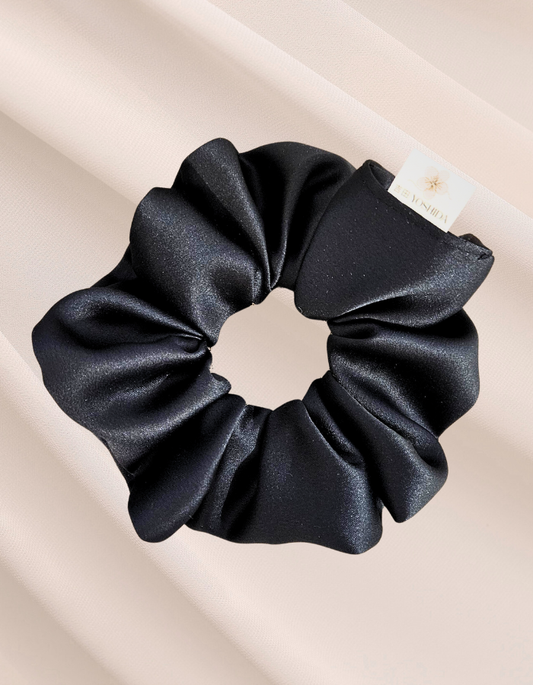 Noite - Scrunchie de Cetim Preto