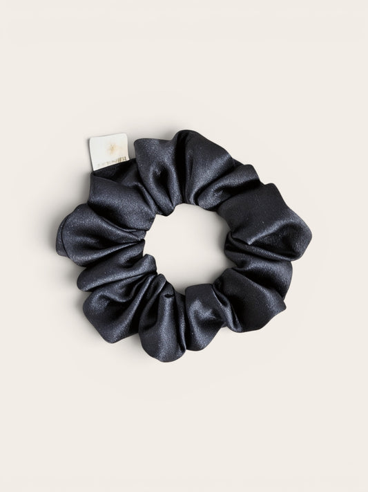 Noite Mini - Scrunchie de Cetim Preto