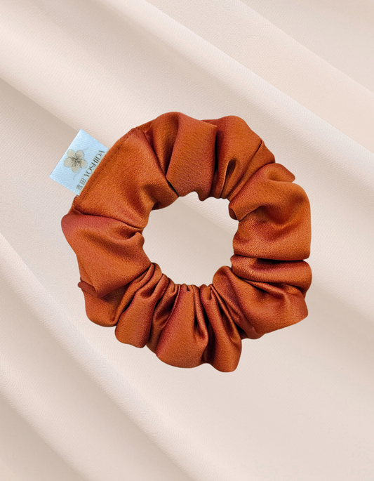 Terra Siena Mini - Scrunchie de Cetim Terracota