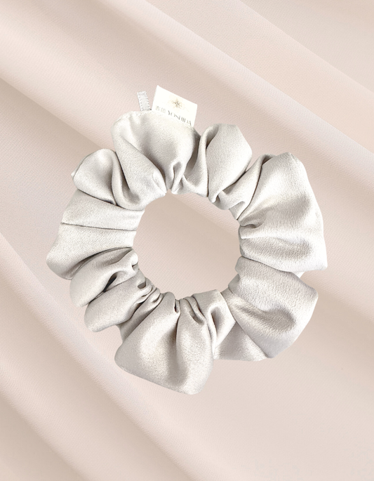 Alba Mini - Scrunchie de Cetim Off-white