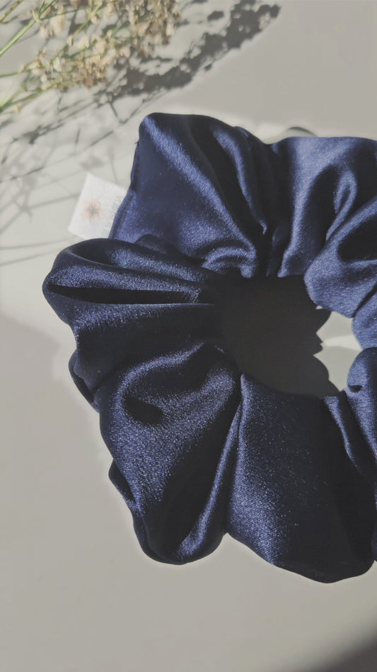 Marino - Scrunchie de Cetim Azul Petróleo