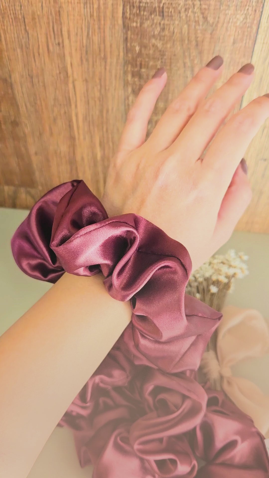 Rubra - Scrunchie de Cetim Vinho